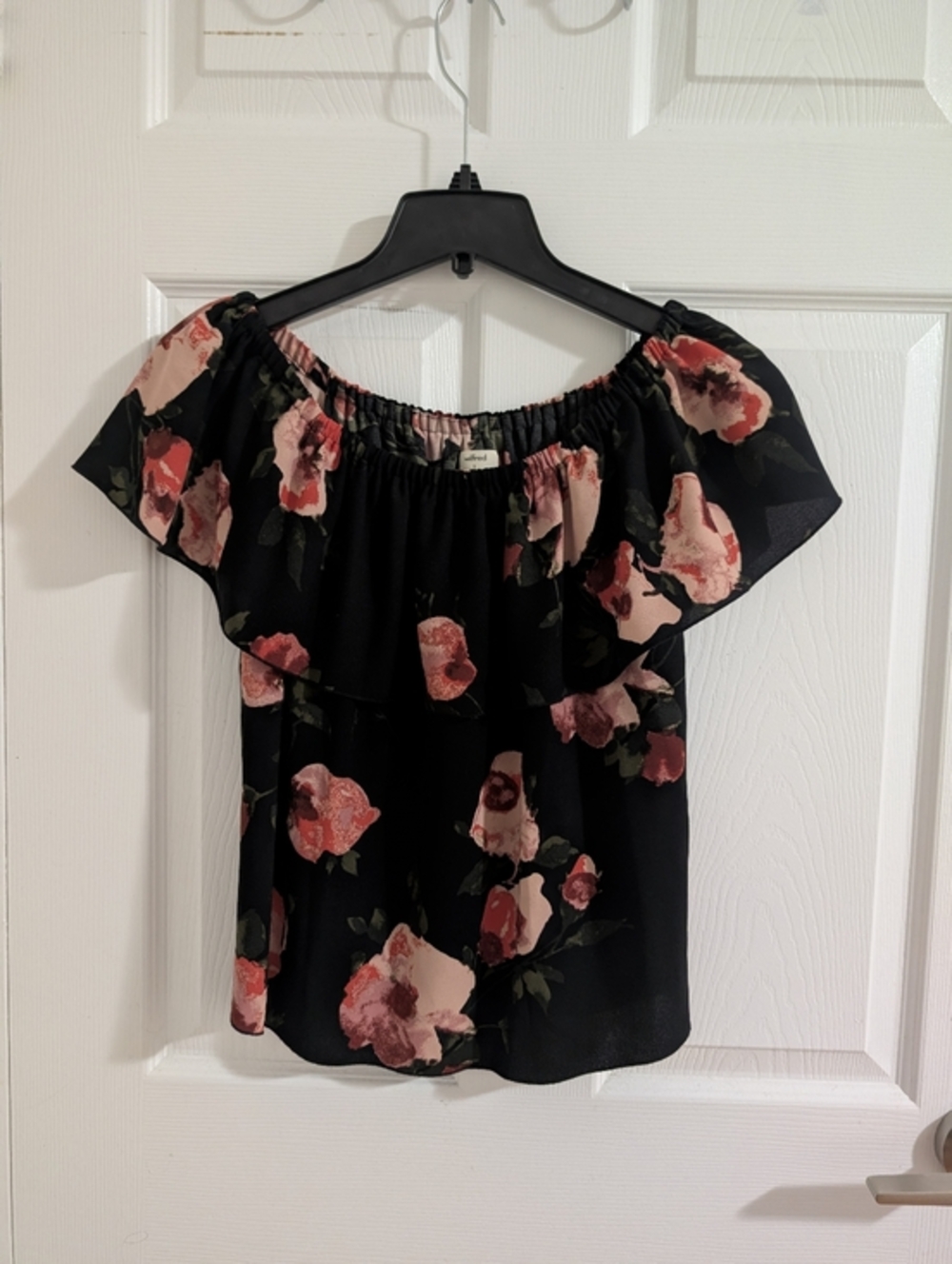 Wilfred Aritzia Off-Shoulder Floral Chic Blouse Top Black with Pink Roses - S